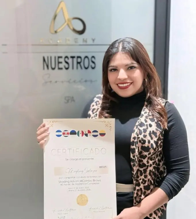 Meyling Salazar — Lashista certificada internacionalmente en Managua, Nicaragua